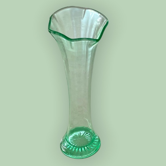 SOLDⓂ️ Vintage Uranium Green Depression Glass Ruffled Vase 10" Tall - Picture 4 of 8